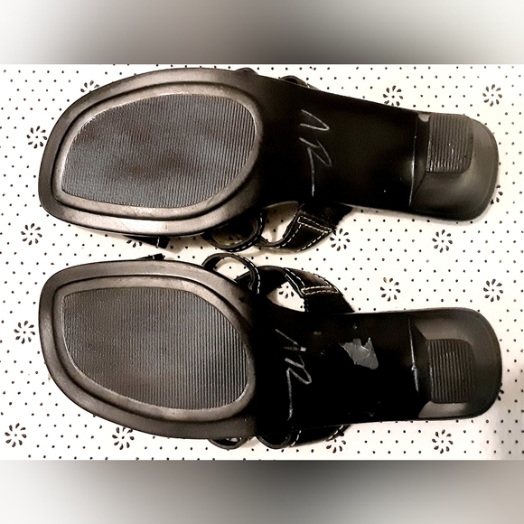 I ♡ Comfort Slip-on Sandals - Picture 2 of 6